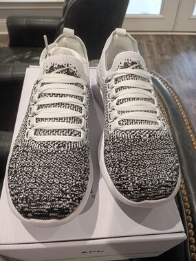APL Techloom Breeze Women's Black & White Knit Performance Sneakers Size 5.5 New